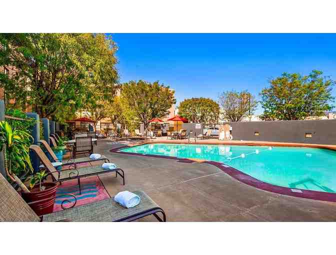 Enjoy 3 nights @ BEST WESTERN PLUS Rio Grande Inn Albuquerque + Delux Wine tasting + more!