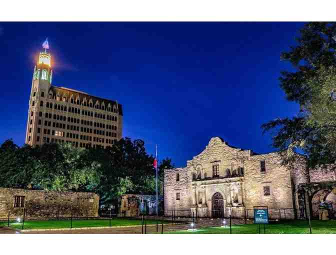 Enjoy 3 nights @ Emily Morgan a Doubletree by Hilton San Antonio + Sugar Factory San Anton