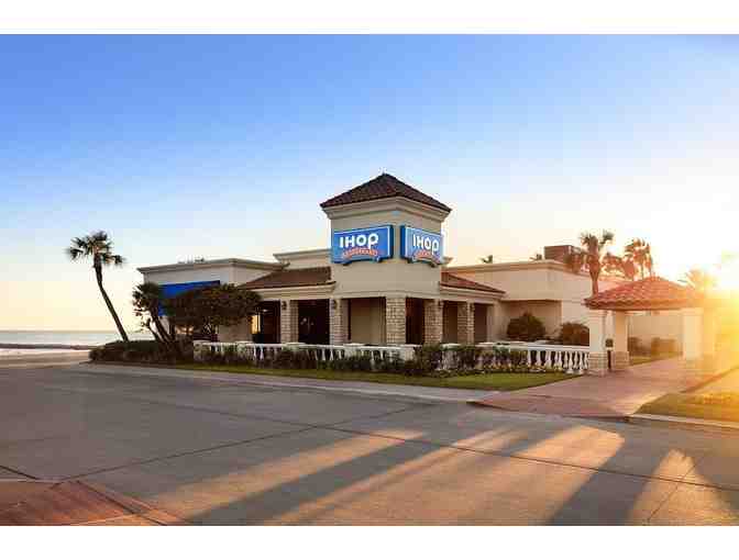 Enjoy 3 nights @ Hilton Galveston Island Beach Resort + Food Cred