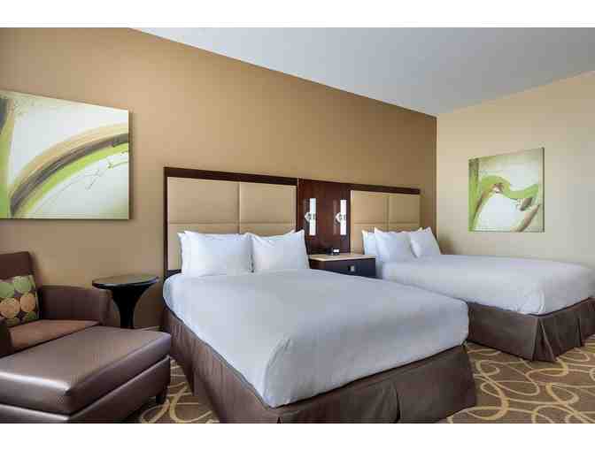 Enjoy 3 nights @ Hilton Galveston Island Beach Resort + Food Cred