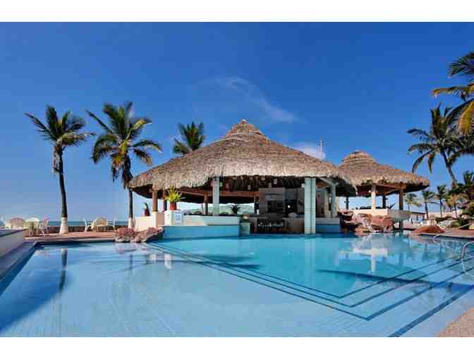 Enjoy 7 nights @ The Palms Resorts of Mazatlan + Food Credit