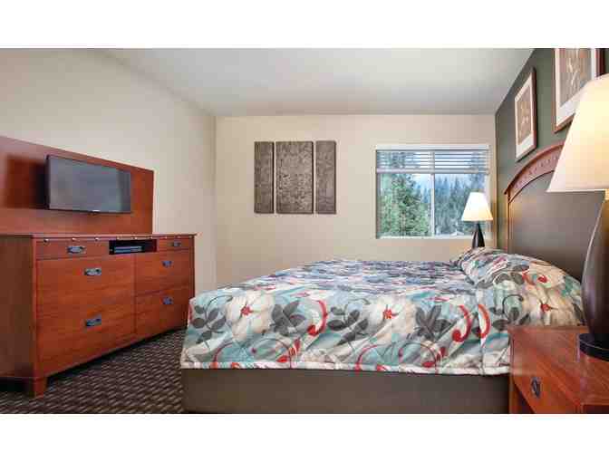 Enjoy 3 nights Worldmark Bass Lake Yosemite 2 bedroom 4.3 star resort