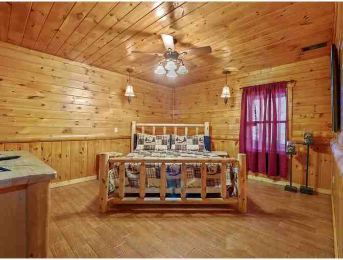 Enjoy 4 nights LUXURY 6 bed Cabin Sevierville, Tennessee