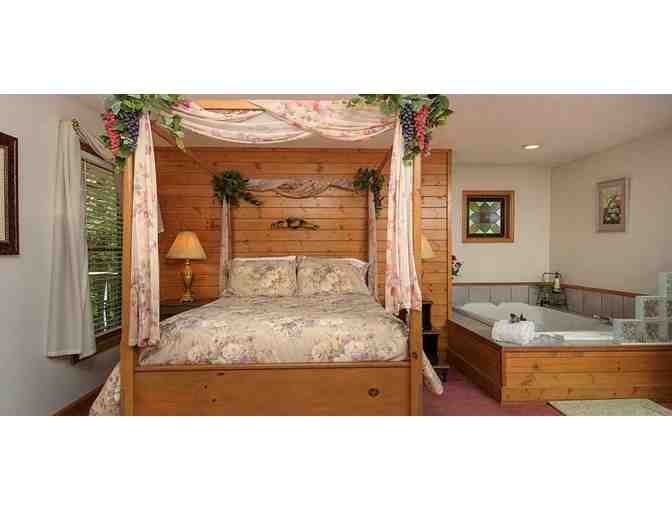 Enjoy 3 nights Blue Mountain Mist BnB Gatlinburg, TN + Wine Tasting for 2 - Photo 8