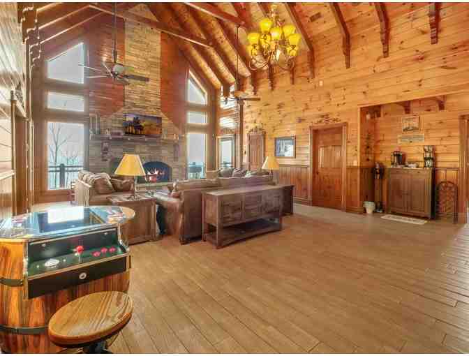 Enjoy 4 nights LUXURY 6 bed Cabin Sevierville, Tennessee