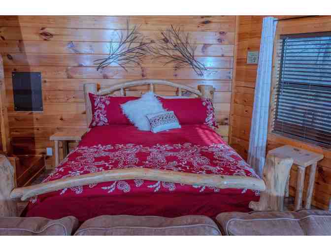 Enjoy 7 nights luxury 2 bed cabin Pigeon Forge, TN + Moonshine Experience - Photo 7