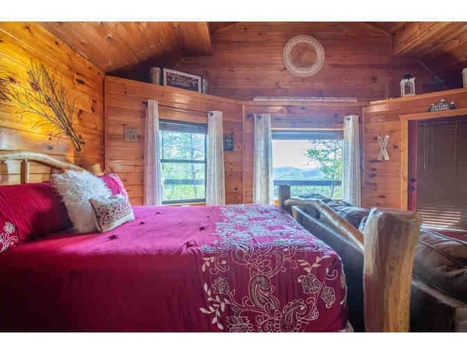 Enjoy 7 nights luxury 2 bed cabin Pigeon Forge, TN + Moonshine Experience - Photo 8