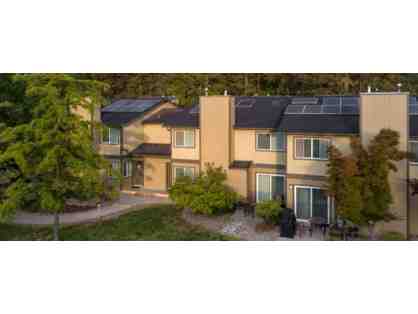 Enjoy 4 nights luxury 2 bed condo Bass Lake Yosemite!