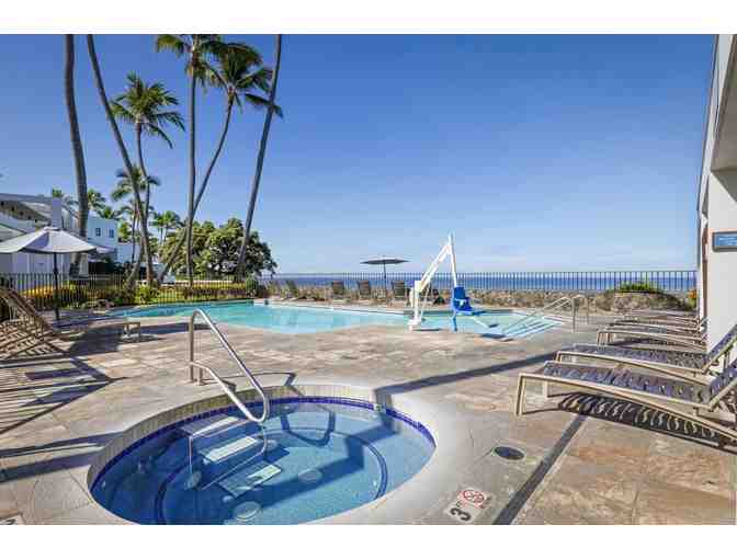 4 nights luxury Kona, Hawaii Golf Getaway for 2
