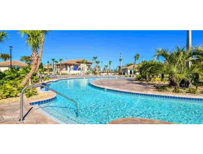5 Nights Luxury Home for 20 + Exclusive SeaWorld Trainer Experience