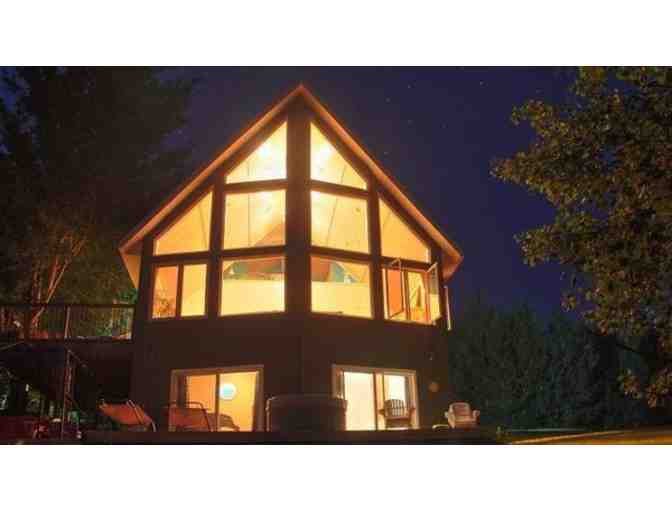 Canada's Lakeside Luxury: Your 7-Night Executive Retreat on Mill Lake for 8