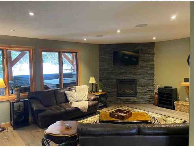 5 nights Luxury Banaff 5 bedroom Chalet or up to 14 guest!