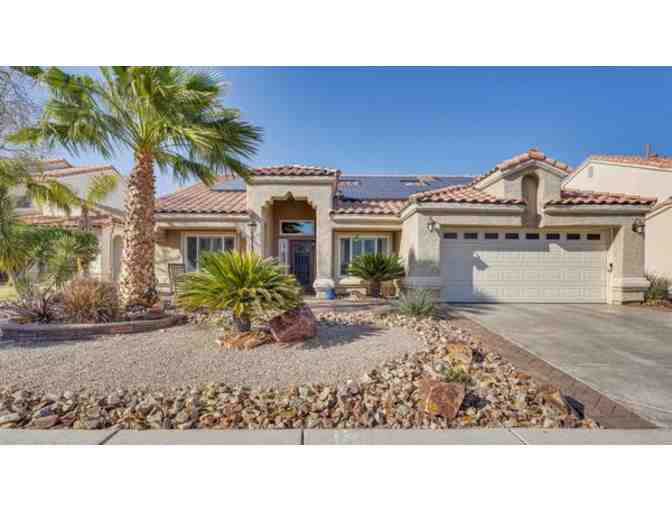 5 nights Las Vegas Luxury Home for up to 8 + Helicopter Tour