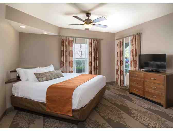 4 night Luxe Nashville stay + Karoke Waylon Jennings Studio!