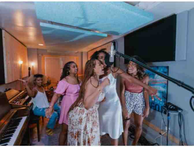 4 night Luxe Nashville stay + Karoke Waylon Jennings Studio!