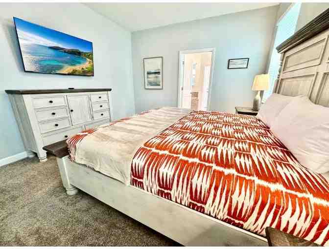 5 Nights Luxury Home for 20 + Exclusive SeaWorld Trainer Experience Orlando, Florida