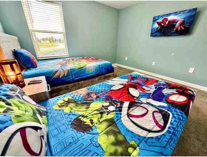 5 Nights Luxury Home for 20 + Exclusive SeaWorld Trainer Experience Orlando, Florida