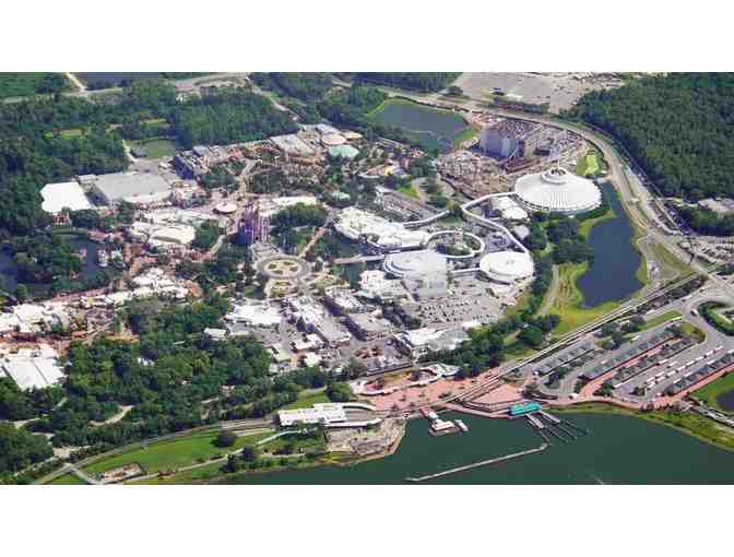 7-Night Orlando Stay for 20 in 8-Bedroom Home with Disney Credit