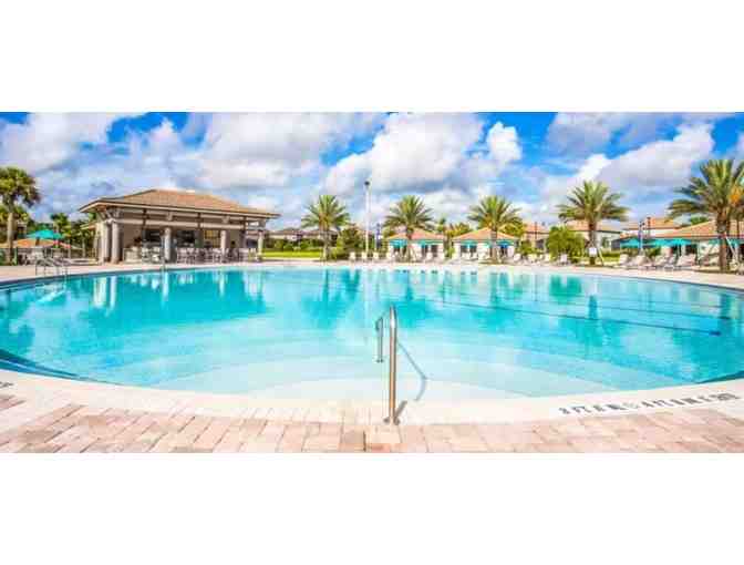 5 Nights Luxury Home for 16 + Exclusive SeaWorld Trainer Experience