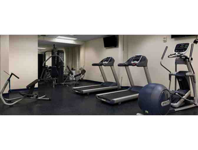 Enjoy 5 nights luxury condo @ Club Wyndham at Waikiki Beach Walk +Waikiki Brewing Company - Photo 4