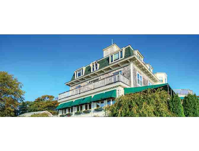 Enjoy 5 nights luxury condo @ Club Wyndham Bay Voyage Inn + Newport Vineyards & Restaurant