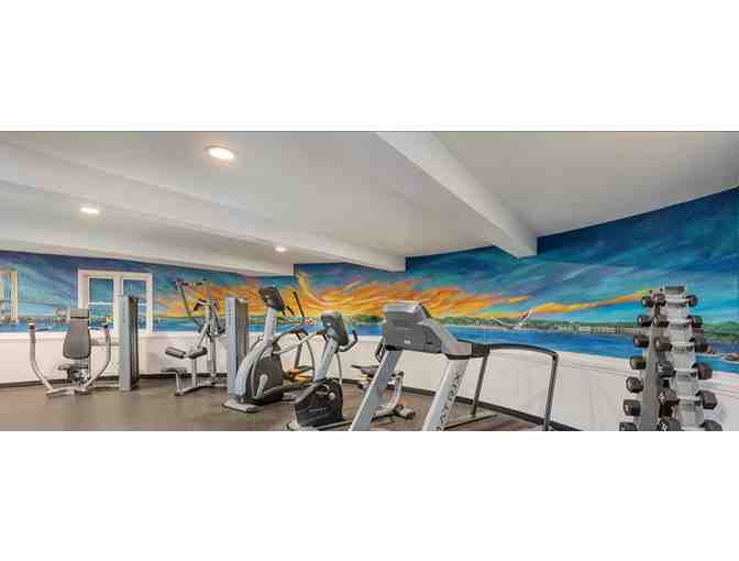 Enjoy 5 nights luxury condo @ Club Wyndham Bay Voyage Inn + Newport Vineyards & Restaurant