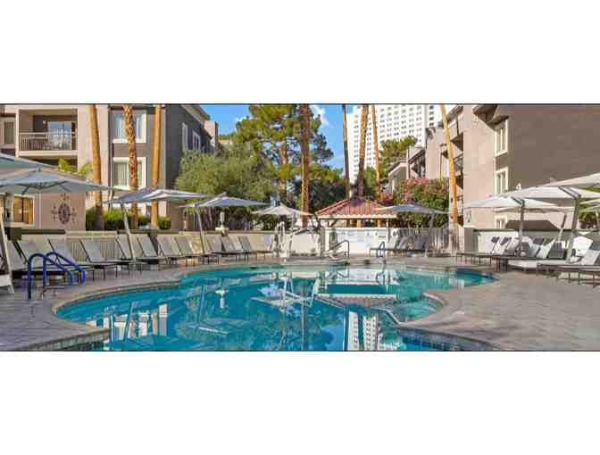 Enjoy 5 nights luxury condo @ Club Wyndham Desert Rose Resort Las Vegas +Grape Expectation