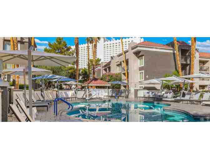 Enjoy 5 nights luxury condo @ Club Wyndham Desert Rose Resort Las Vegas +Grape Expectation