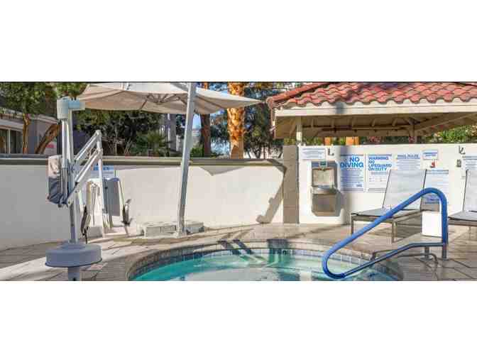 Enjoy 5 nights luxury condo @ Club Wyndham Desert Rose Resort Las Vegas +Grape Expectation