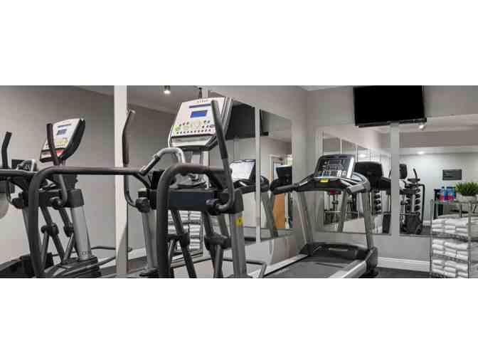 Enjoy 5 nights luxury condo @ Club Wyndham Peacock Suites, Anaheim, CA + Winery At Main St