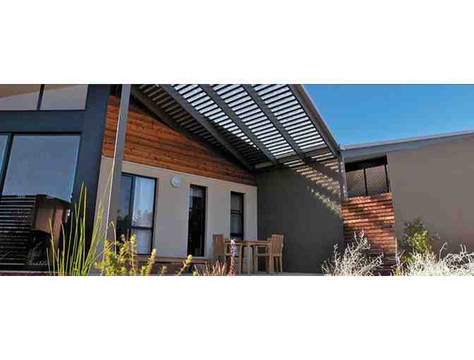 Enjoy 5 nights luxury condo @ Ramada Resort Seven Mile Beach, Mile Beach, TAS + Coal Valle