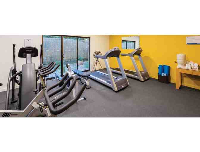 Enjoy 5 nights luxury condo @ Ramada Resort Seven Mile Beach, Mile Beach, TAS + Coal Valle