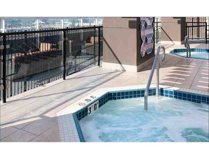 Enjoy 5 nights luxury condo @ WorldMark Anaheim, Anaheim, CA + Pali Wine Co. Credit