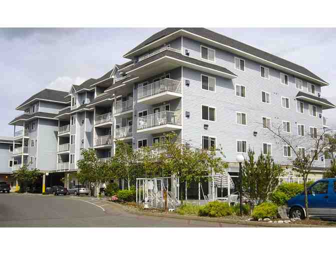 Enjoy 5 nights luxury condo @ WorldMark Birch Bay, Blaine, WA + Backyard Vineyards Credit