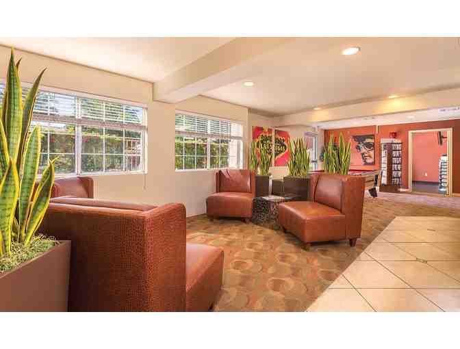 Enjoy 5 nights luxury condo @ WorldMark Spencer Street, Las Vegas, NV + Grape Expectations