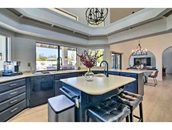 4-Night Stay in 4-Bedroom Pool House with Hot Balloon Experience + Gift - Photo 4