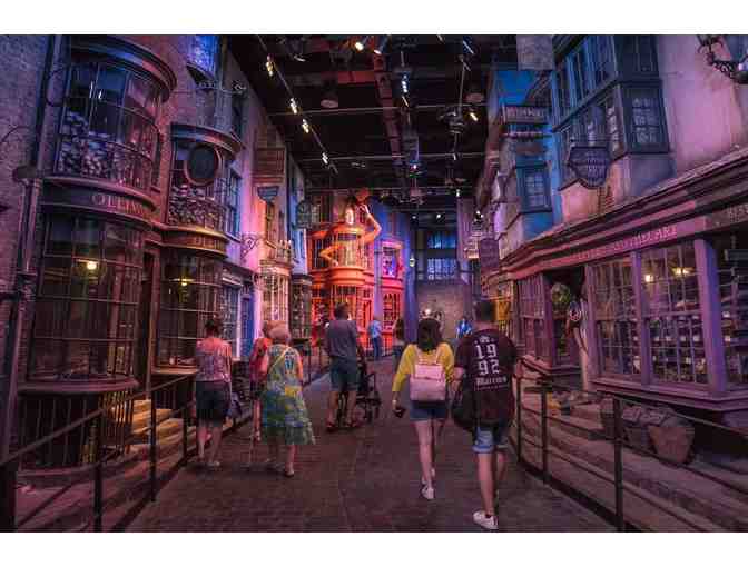 VIP Warner Brothers Studio Tour & 4 Night 2 bed Condo Stay in LA + Gift - Photo 2