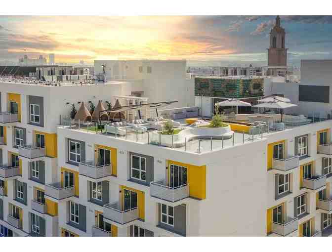 Hollywood VIP Escape: 4 Nights for Four + LA Comedy Club Experience + Gift - Photo 3