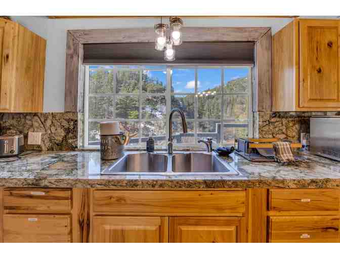 5 nights Unique Custom-Built Mountain Retreat with Hot Tub &mdash; Running Springs, CA + Gift - Photo 4