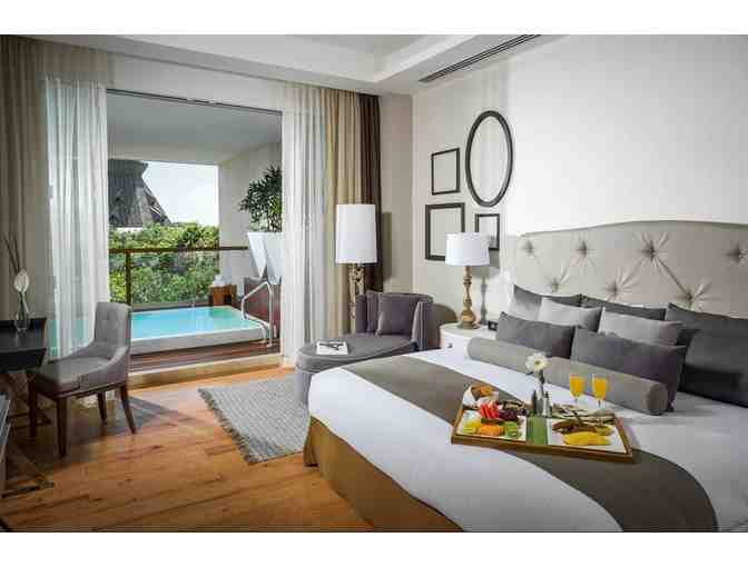 Luxury Trip for Six in Grand Luxxe Suite