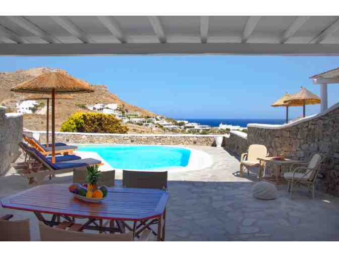 5 Nights in Luxurious Mykonos Villa