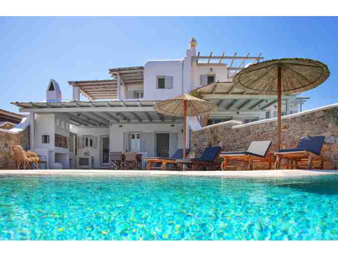 5 Nights in Luxurious Mykonos Villa