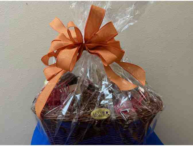 Basket Donated by Liquor World - Photo 2