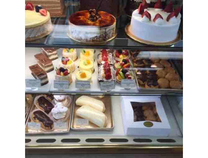 Angel Maid Bakery: Strawberry Cake (2 of 2)