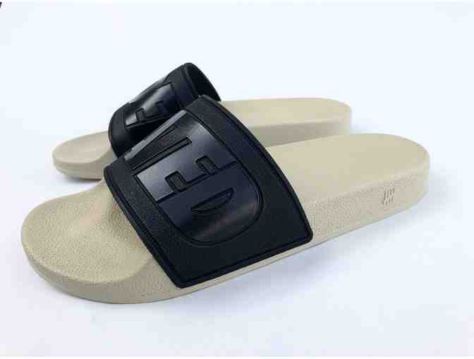 Undefeated Men's Slide Shoe Size 9