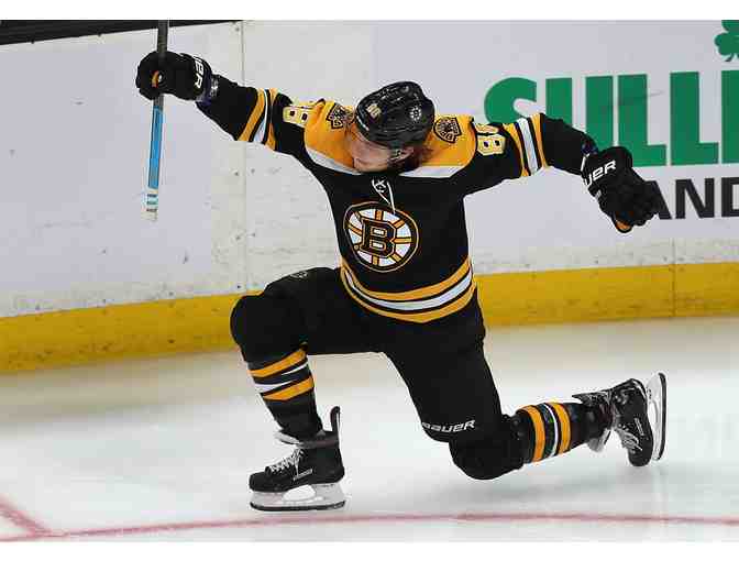 David Pastrnak autographed 16X20 picture, with aunthenticy stamp