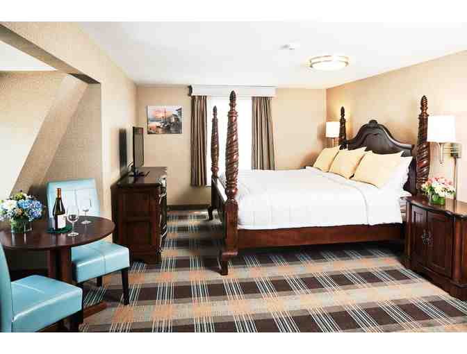 King's Port Inn 2 Nights in Jacuzzi Suite