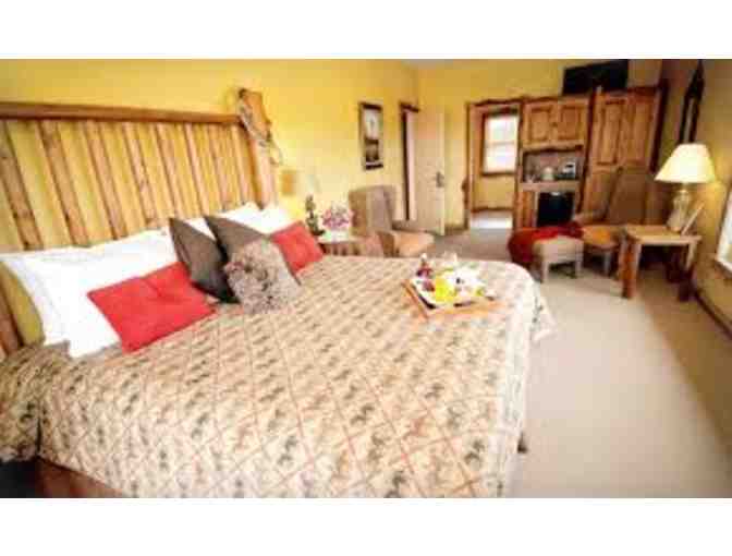 One Night Stay at Vintage Villas Hotel Overlooking Lake Travis