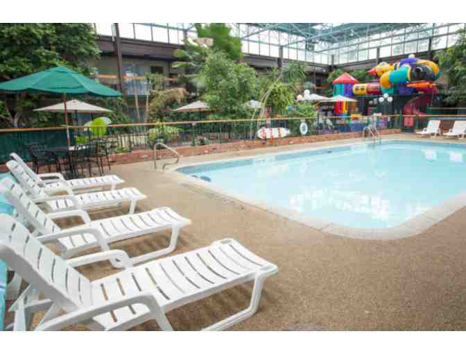 Overnight Stay at the Cairn Croft Niagara Falls, 2 hour Golf Simulator, & $50 Gift Card