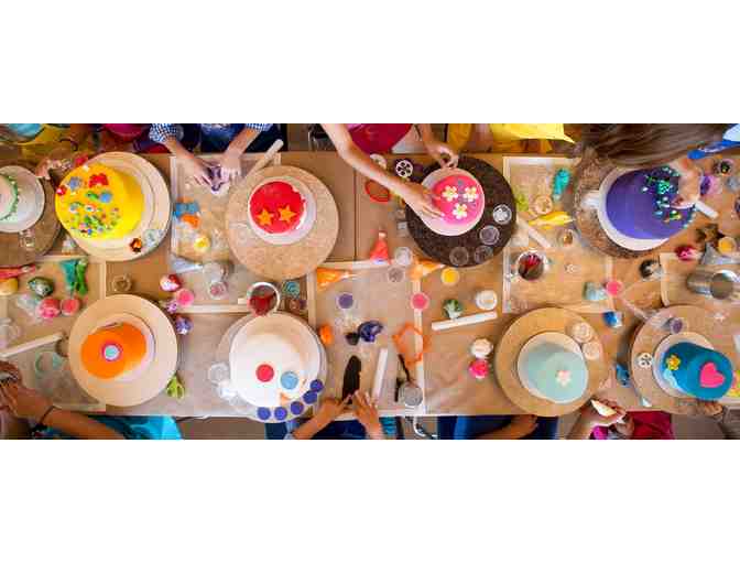 Cake Decorating Experience for 2 at Duff's Cake Mix